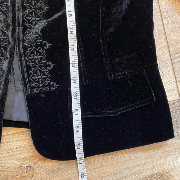 Le Chateau Black Embroidered Women's Napoleon Style Blazer - Picture 11 of 14